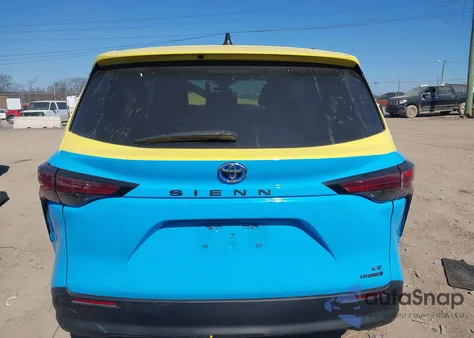 2021 Toyota Sienna Le z USA, uszkodzony, nr VIN 5TDKRKEC9MS044286